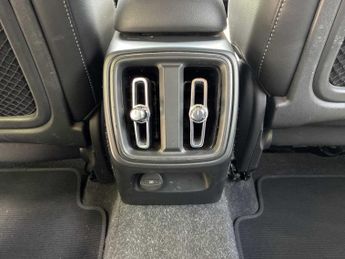 VOLVO XC40 2.0 B4P R Design Pro 5Dr Auto