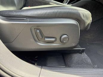 VOLVO XC40 2.0 B4P R Design Pro 5Dr Auto