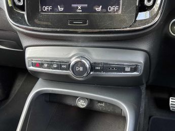 VOLVO XC40 2.0 B4P R Design Pro 5Dr Auto