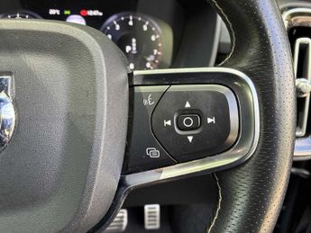 VOLVO XC40 2.0 B4P R Design Pro 5Dr Auto