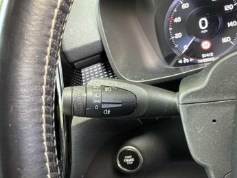 VOLVO XC40 2.0 B4P R Design Pro 5Dr Auto