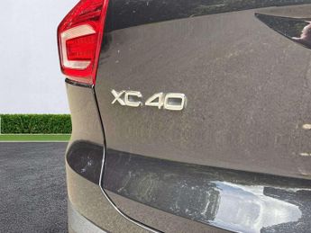 VOLVO XC40 2.0 B4P R Design Pro 5Dr Auto