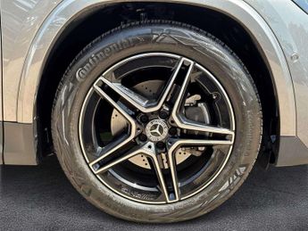 MERCEDES-BENZ GLA Gla 220D 4Matic Amg Line Executive 5Dr Auto