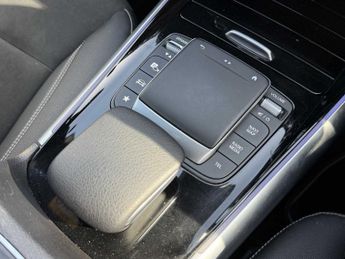 MERCEDES-BENZ B CLASS B250E Amg Line Executive Edition 5Dr Auto