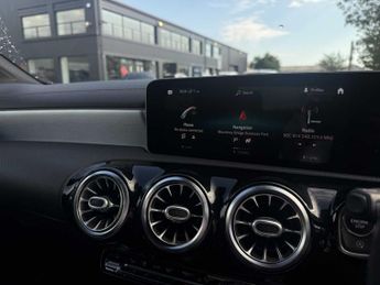 MERCEDES-BENZ CLA Cla 180 Amg Line Premium 4Dr Tip Auto