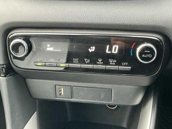 TOYOTA YARIS 1.5 Hybrid Icon 5Dr Cvt