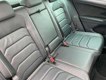 VOLKSWAGEN TIGUAN 2.0 Tdi 150 R-Line 5Dr Dsg