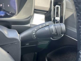 VOLVO XC40 2.0 B4P Plus Dark 5Dr Auto