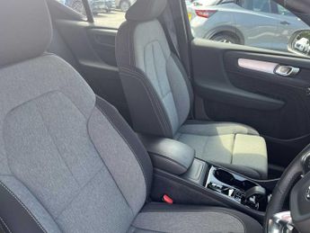 VOLVO XC40 2.0 B4P Plus Dark 5Dr Auto