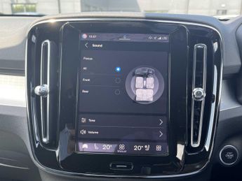VOLVO XC40 2.0 B4P Plus Dark 5Dr Auto
