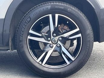 VOLVO XC40 2.0 B4P Plus Dark 5Dr Auto