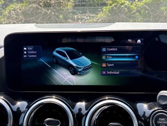 MERCEDES-BENZ GLA Gla 200 Sport Executive 5Dr Auto