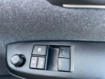 TOYOTA YARIS 1.5 Vvt-H Icon Hatchback 5Dr Petrol Hybrid E-Cvt Euro 6 (S/S) (1