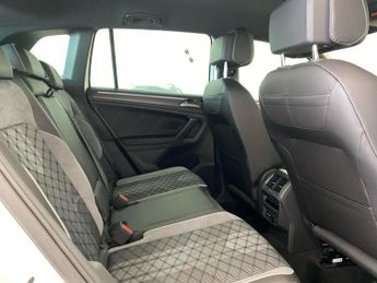 VOLKSWAGEN TIGUAN 1.5 Tsi R-Line Edition Suv 5Dr Petrol Dsg Euro 6 (S/S) (150 Ps)