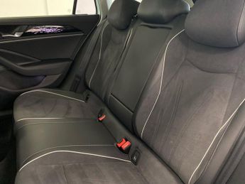 VOLKSWAGEN PASSAT 1.5 Etsi Mhev Elegance Estate 5Dr Petrol Hybrid Dsg Euro 6 (S/S)