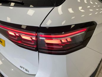 VOLKSWAGEN PASSAT 1.5 Etsi Mhev Elegance Estate 5Dr Petrol Hybrid Dsg Euro 6 (S/S)