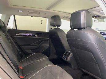 VOLKSWAGEN PASSAT 1.5 Etsi Mhev Elegance Estate 5Dr Petrol Hybrid Dsg Euro 6 (S/S)