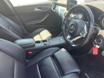 MERCEDES-BENZ GLA 2.1 Gla220D Amg Line (Premium) Suv 5Dr Diesel 7G-Dct 4Matic Euro