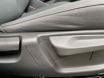 KIA NIRO 150Kw 2 Nav 65Kwh 5Dr Auto