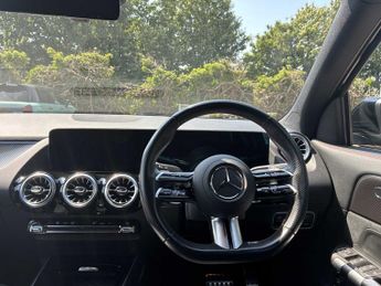 MERCEDES-BENZ GLA Gla 200 Amg Line Executive 5Dr Auto