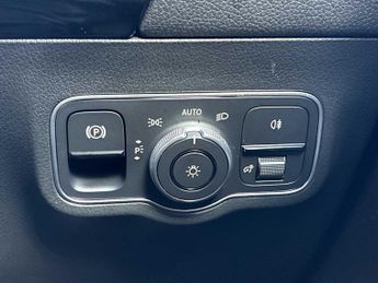 MERCEDES-BENZ GLA Gla 200 Sport Executive 5Dr Auto