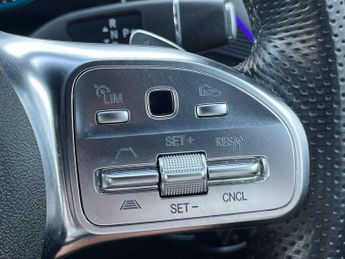 MERCEDES-BENZ EQC Eqc 400 300Kw Amg Line 80Kwh 5Dr Auto