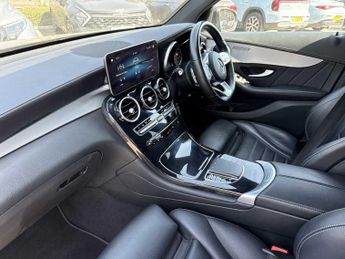 MERCEDES-BENZ GLC COUPE Glc 300 4Matic Amg Line 5Dr 9G-Tronic
