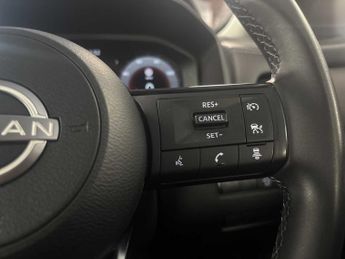 NISSAN QASHQAI 1.3 Dig-T Mh N-Connecta 5Dr