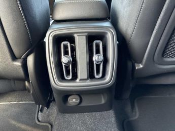 VOLVO XC40 1.5 T3 [163] R Design 5Dr Geartronic