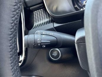 VOLVO XC40 1.5 T3 [163] R Design 5Dr Geartronic