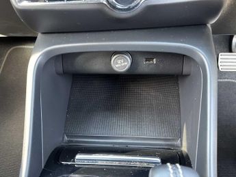 VOLVO XC40 1.5 T3 [163] R Design 5Dr Geartronic
