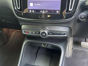 VOLVO XC40 2.0 B3P Core 5Dr Auto