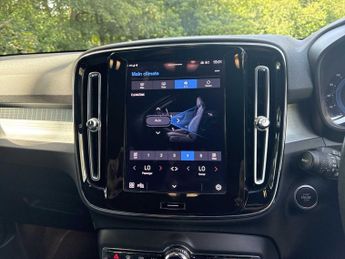 VOLVO XC40 2.0 B3P Core 5Dr Auto