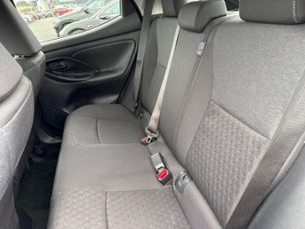 TOYOTA YARIS 1.5 Vvt-H Design Hatchback 5Dr Petrol Hybrid E-Cvt Euro 6 (S/S) 