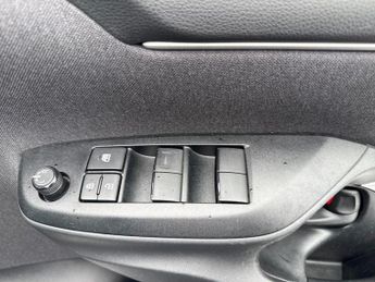 TOYOTA YARIS 1.5 Vvt-H Design Hatchback 5Dr Petrol Hybrid E-Cvt Euro 6 (S/S) 