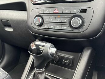 KIA VENGA 1.6 4 5Dr Auto [6]