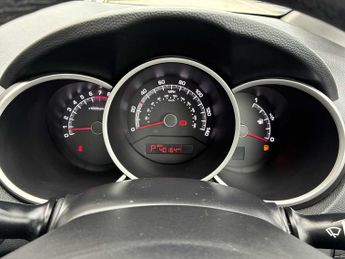KIA VENGA 1.6 4 5Dr Auto [6]