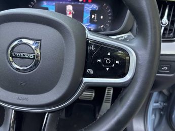 VOLVO XC60 2.0 B5P R Design 5Dr Awd Geartronic