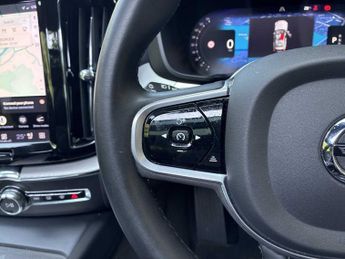 VOLVO XC60 2.0 B5P R Design 5Dr Awd Geartronic