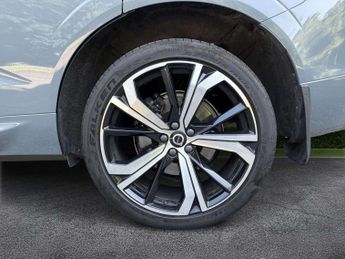 VOLVO XC60 2.0 B5P R Design 5Dr Awd Geartronic