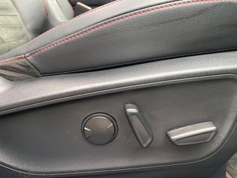 FORD KUGA 2.5 Fhev Black Package Edition 5Dr Cvt
