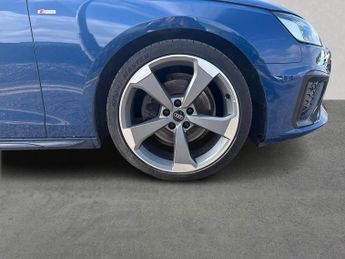 AUDI A4 2.0 Tdi 35 Black Edition Saloon 4Dr Diesel S Tronic Euro 6 (S/S)