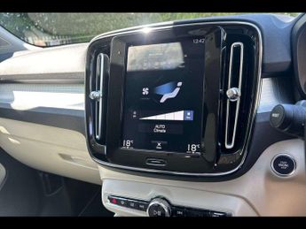 VOLVO XC40 2.0 T4 Momentum 5Dr Awd Geartronic
