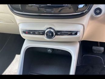 VOLVO XC40 2.0 T4 Momentum 5Dr Awd Geartronic