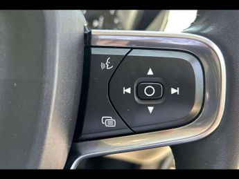 VOLVO XC40 2.0 T4 Momentum 5Dr Awd Geartronic