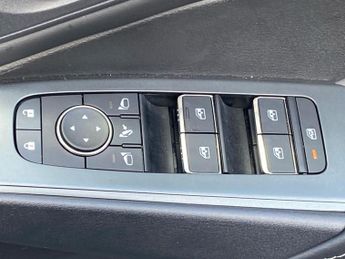 NISSAN QASHQAI 1.3 Dig-T Mh 158 N-Connecta 5Dr Xtronic