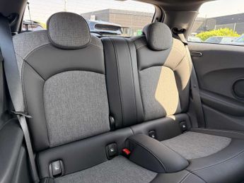 MINI HATCHBACK 135Kw Cooper S Level 2 33Kwh 3Dr Auto