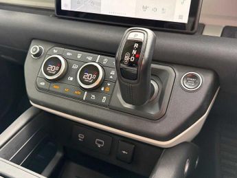 LAND ROVER DEFENDER 2.0 D240 Se 110 5Dr Auto