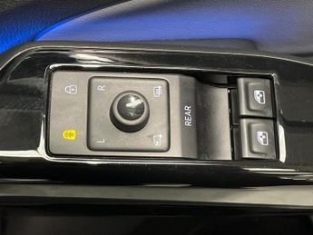 VOLKSWAGEN ID.4 Pure 52Kwh Life Suv 5Dr Electric Auto (148 Ps)