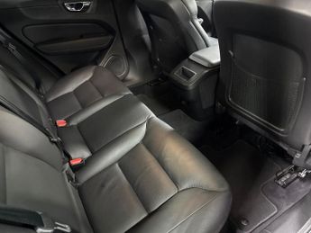 VOLVO XC60 2.0 T5 Momentum Suv 5Dr Petrol Auto Euro 6 (S/S) (250 Ps)